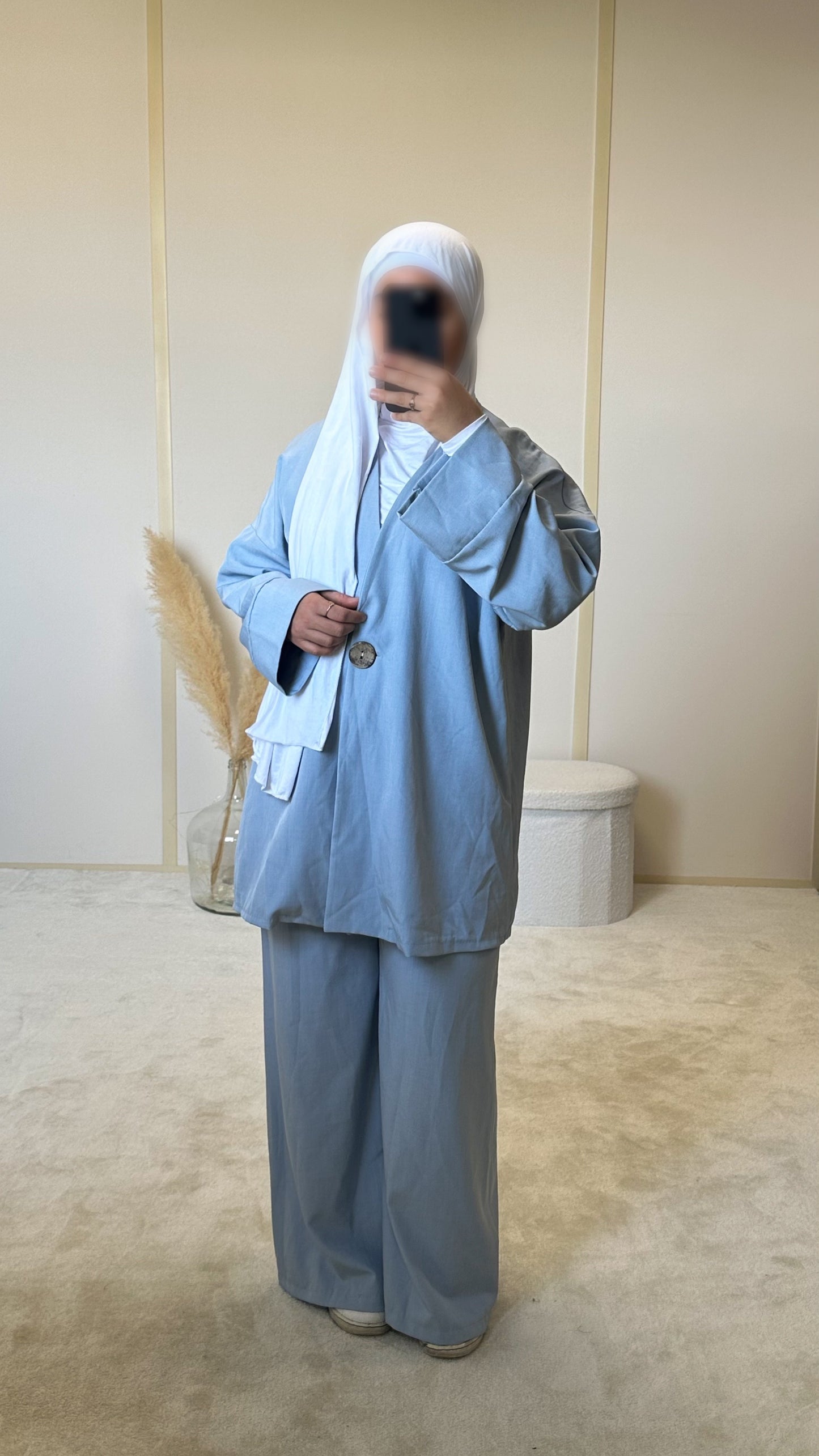 Ensemble à bouton bleu clair
