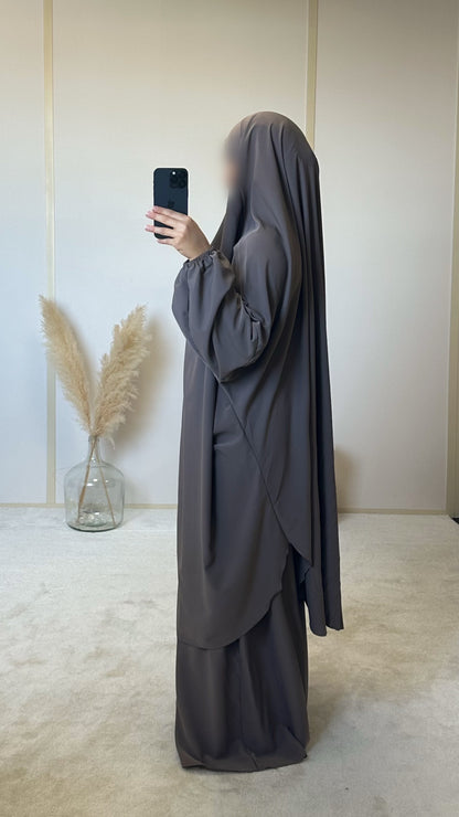 Jilbab 2 pièces avec jupe en soie de Médine [taupe]