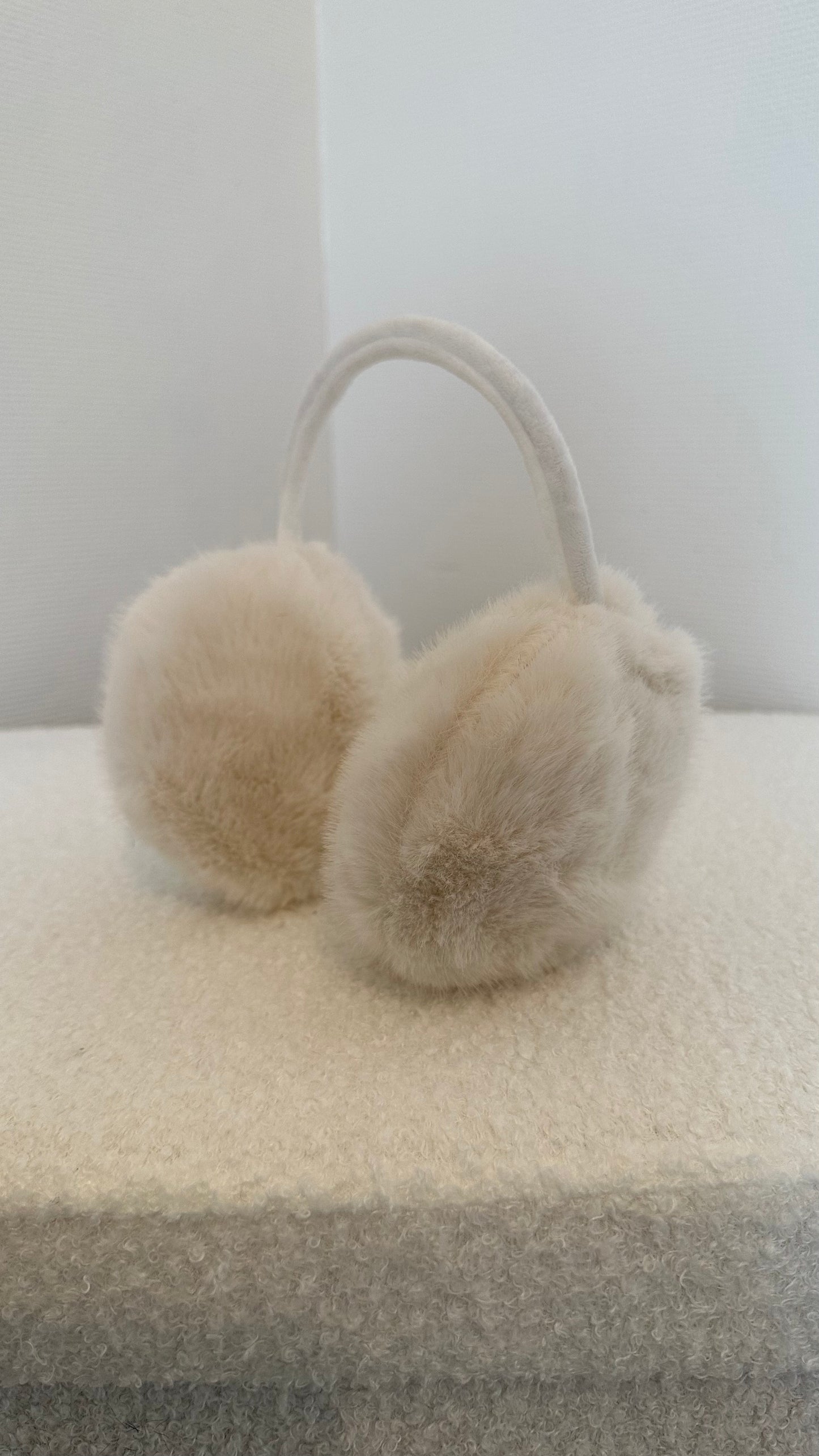 Cache-oreilles blanc